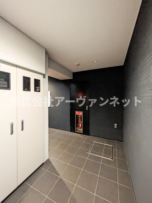 エントランス　落ち着いたエントランスです