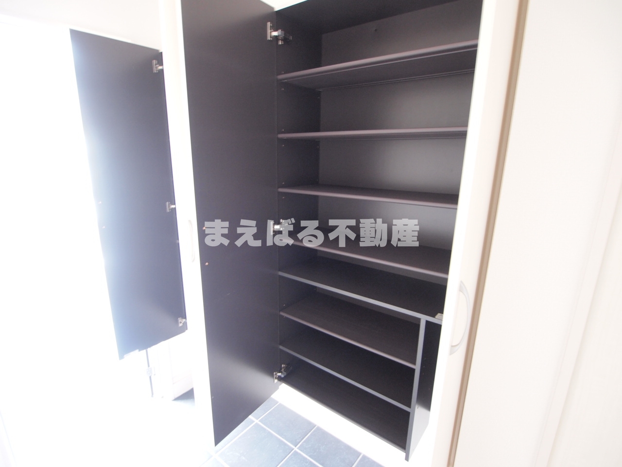 玄関　大容量のシューズボックス