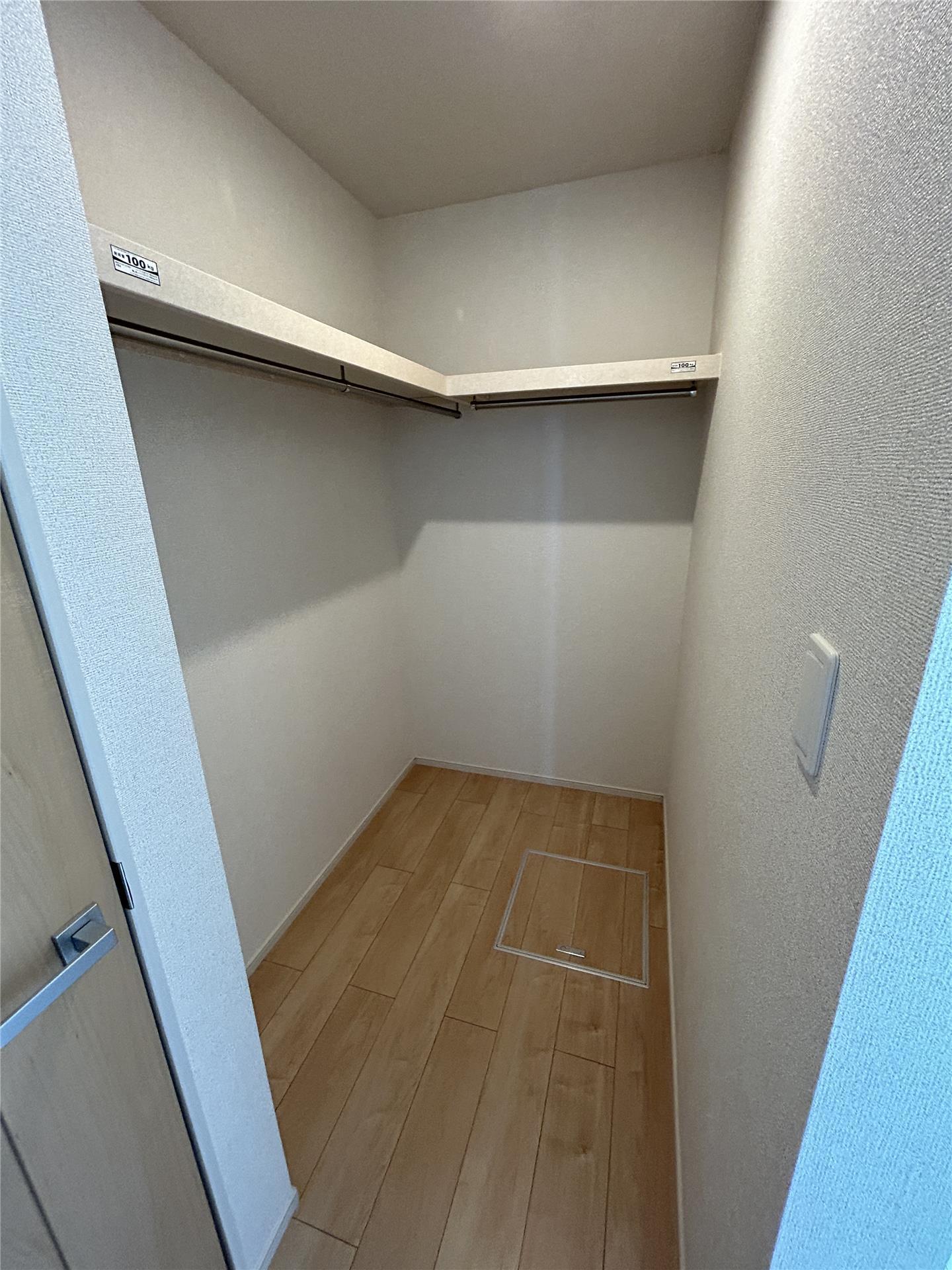 収納　ウォークスルークローゼット