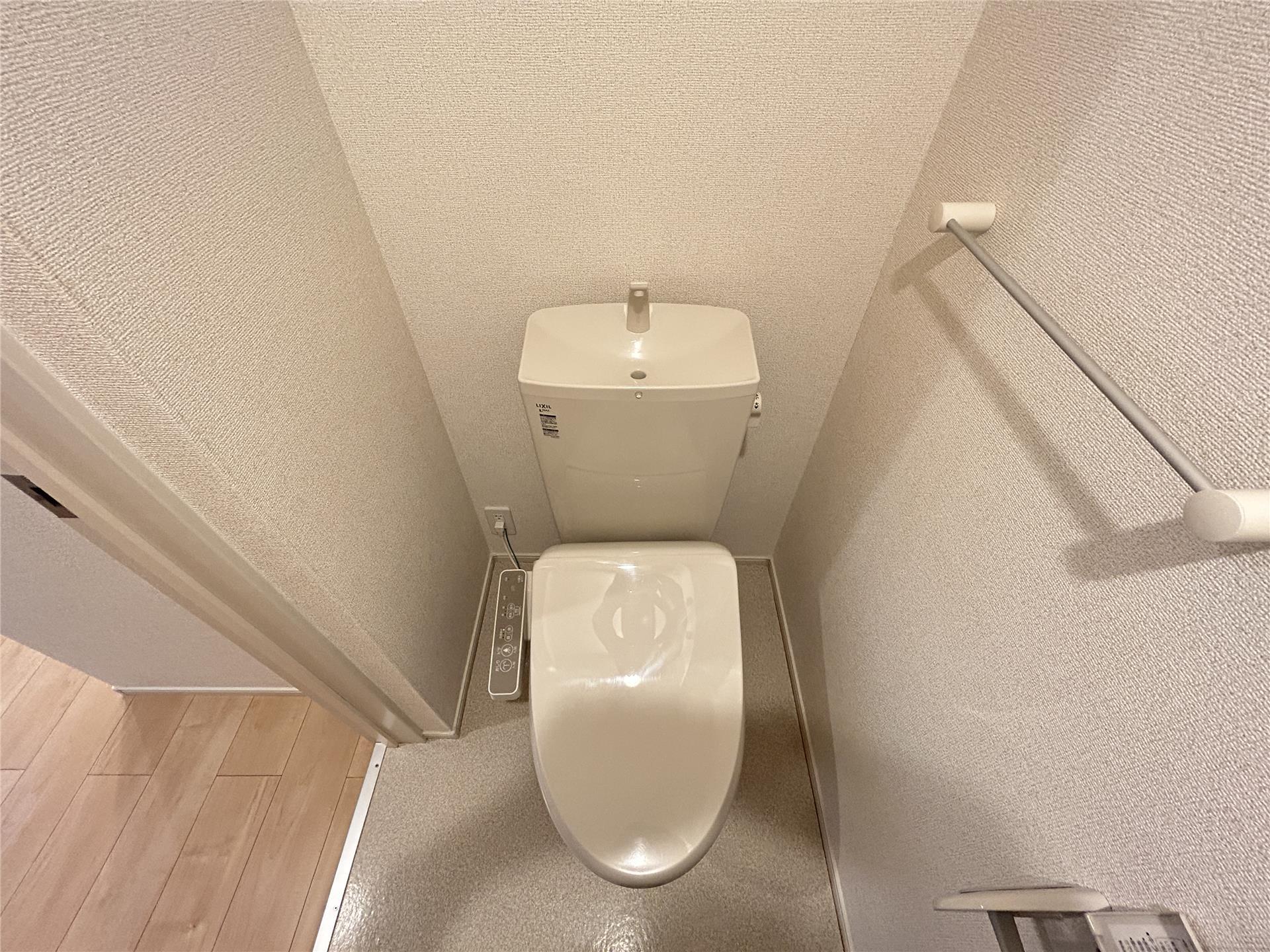 トイレ　温水洗浄暖房便座付トイレ