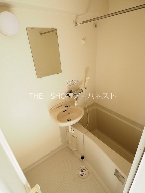 バス・シャワールーム　浴室乾燥機つきで雨の日も安心♪