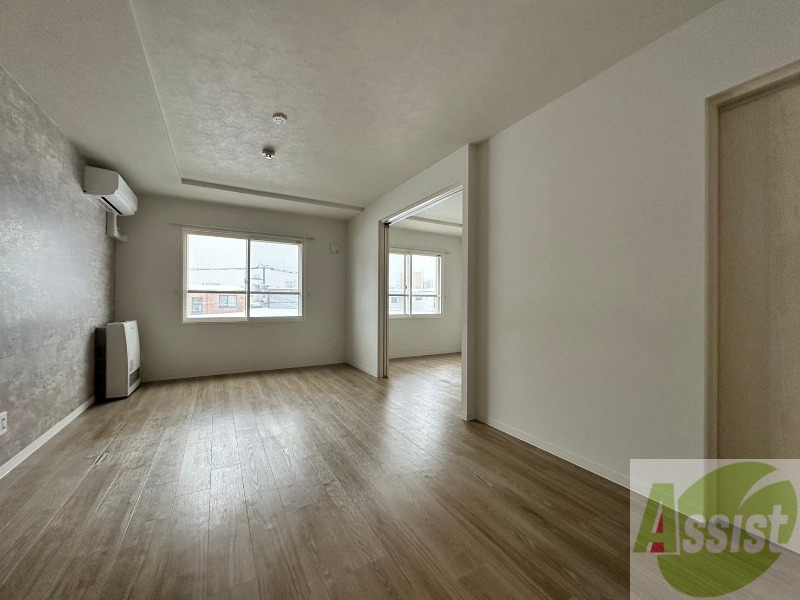 居室・リビング　広々としたリビングですね。使い勝手がよさそうですね！