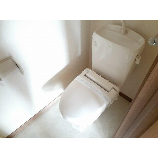 トイレ　こちらの物件はMODE不動産なら割引対象の１部屋です。