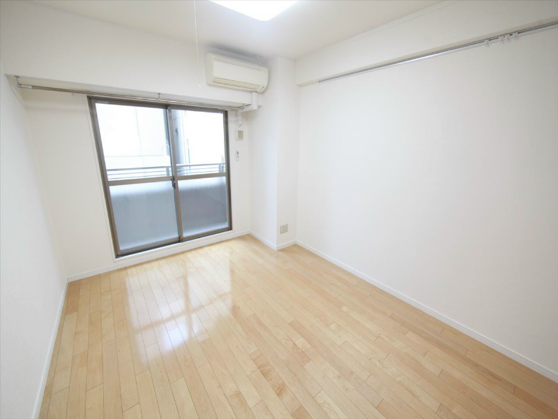 その他部屋・スペース　洋室10.4帖　エアコン完備　南向き