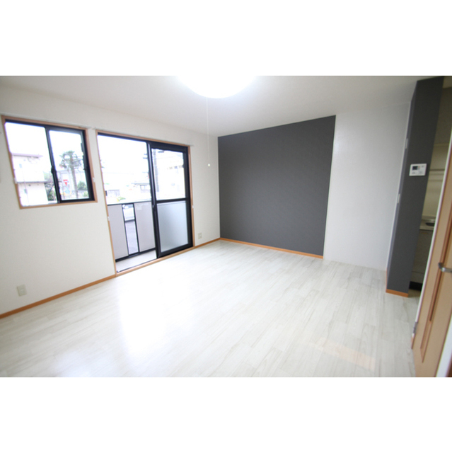 居室・リビング　（内装写真は全てＡ１０２号室です）