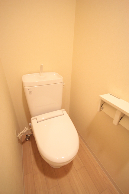 トイレ　※同じ間取りの別室のお写真です。