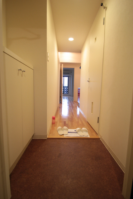 玄関　※同じ間取りの別室のお写真です。