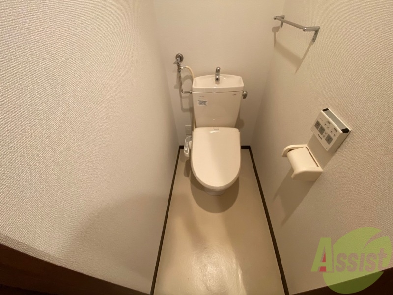 トイレ　ウォシュレット機能がついたトイレ。安心して使用できますね。