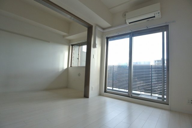 居室・リビング　エスライズ新大阪フロント