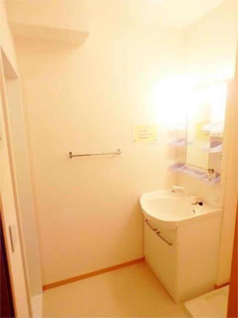 洗面設備　脱衣所、洗面台完備