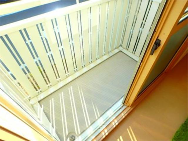 バルコニー　上部に物干し