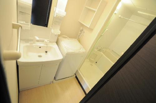 洗面設備　実際の洗面所は設備・仕様が異なる場合がございます