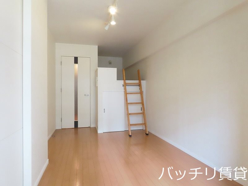 居室・リビング　別号室タイプの為、現状を優先いたします