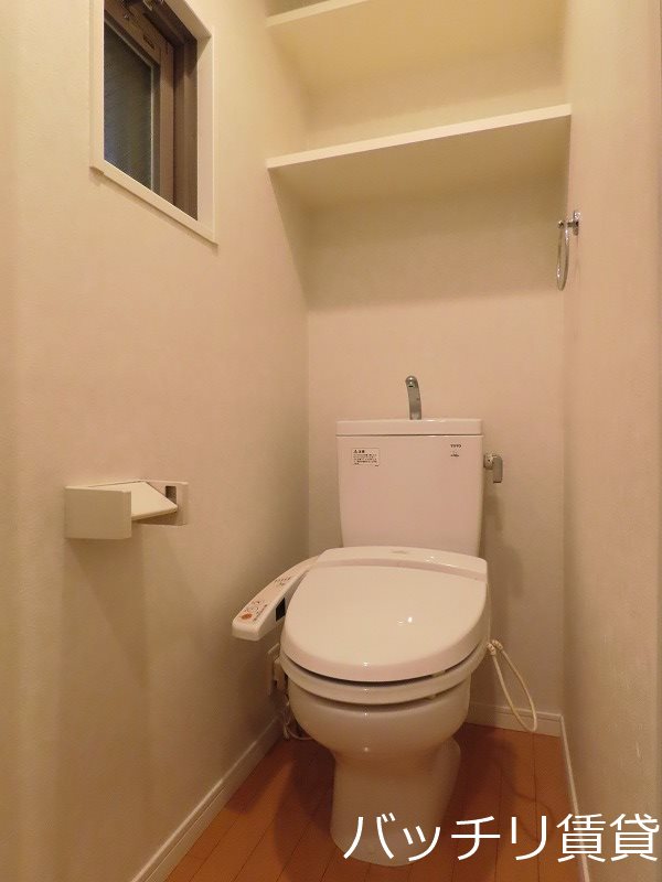 トイレ　別号室タイプの為、現状を優先いたします
