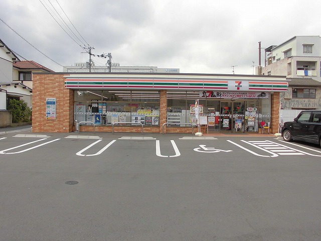 コンビニ　セブンイレブン 高知新本町２丁目店（コンビニ）まで270m