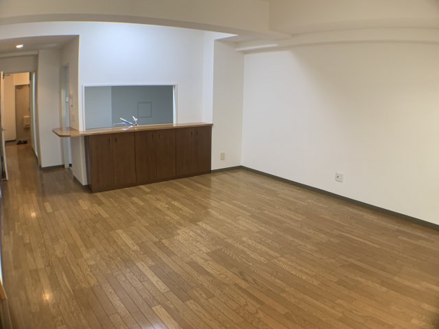 居室・リビング　南向きで明るいリビングです♪