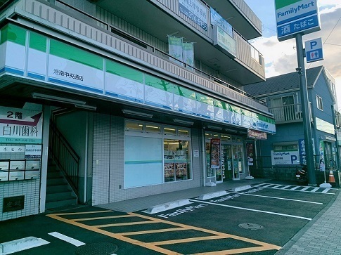 コンビニ　ファミリーマート港南中央通店（コンビニ）まで561m