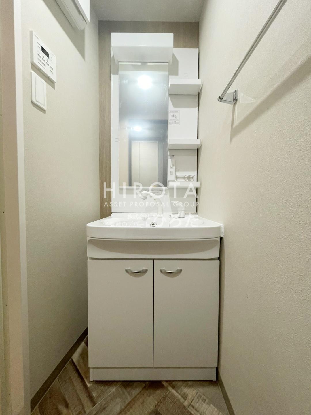 洗面設備　同仕様写真になります。