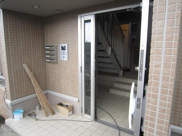 エントランス　オートロック付きエントランス
