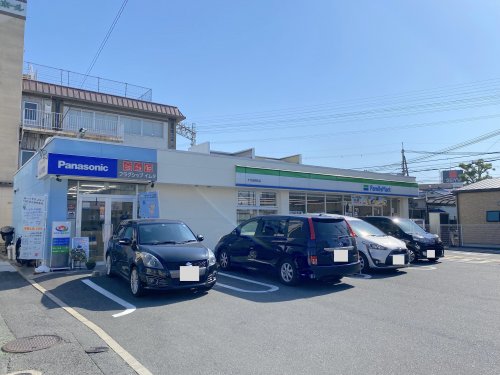 コンビニ　ファミリーマート 千代田駅前店（コンビニ）まで1355m