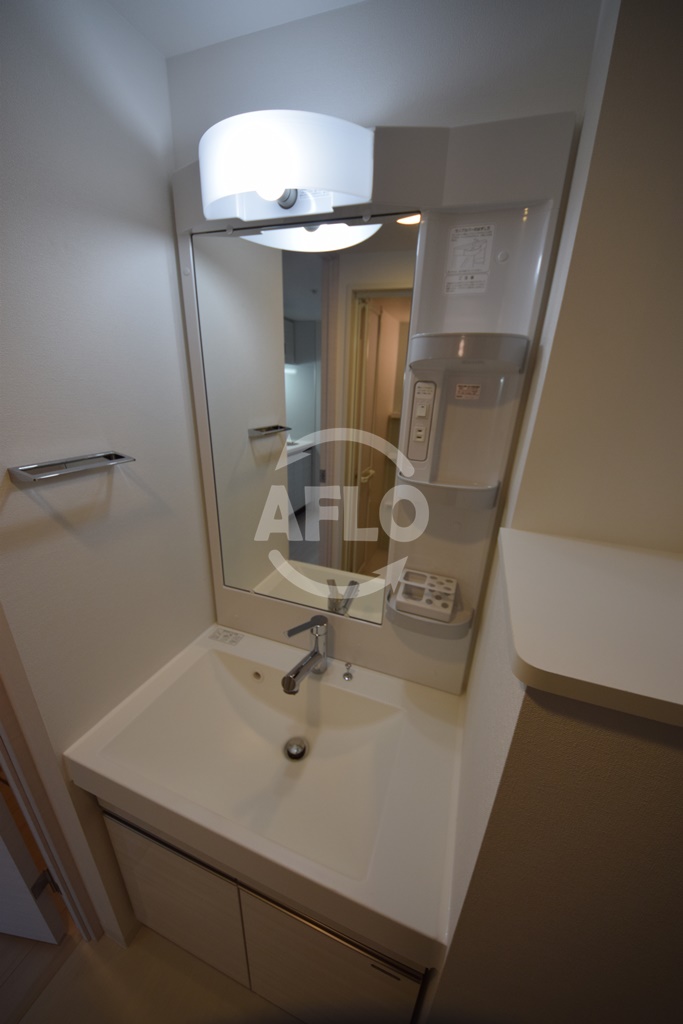 洗面設備　ワールドアイ難波南ミラージュ　独立洗面化粧台