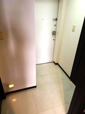 玄関　■モニタ付インターホン付き玄関■シューズラック■ダウンライト