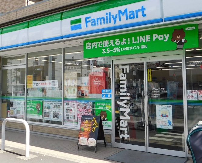 コンビニ　ファミリーマート（コンビニ）まで134m