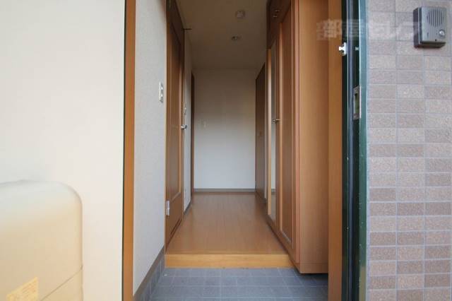 玄関　大きな下駄箱のある玄関