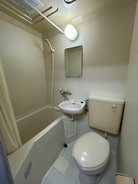 バス・シャワールーム　※写真は２０５号室です