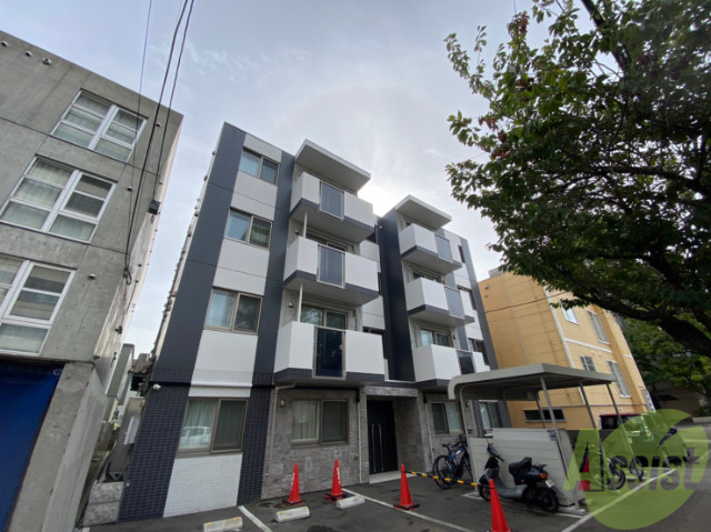 建物外観　札幌市中央区南５条西「ＬＩＩＳＡ　ＭＡＲＵＹＡＭＡ」