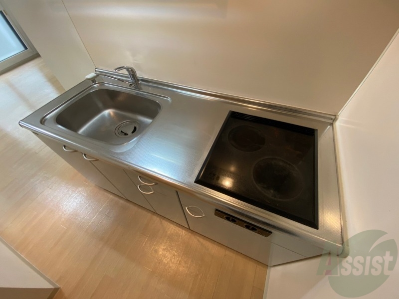 キッチン　ＩＨクッキングヒーターです！お手入れも楽々ですね。