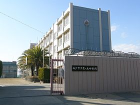 中学校　神戸市立友が丘中学校（中学校）まで860m