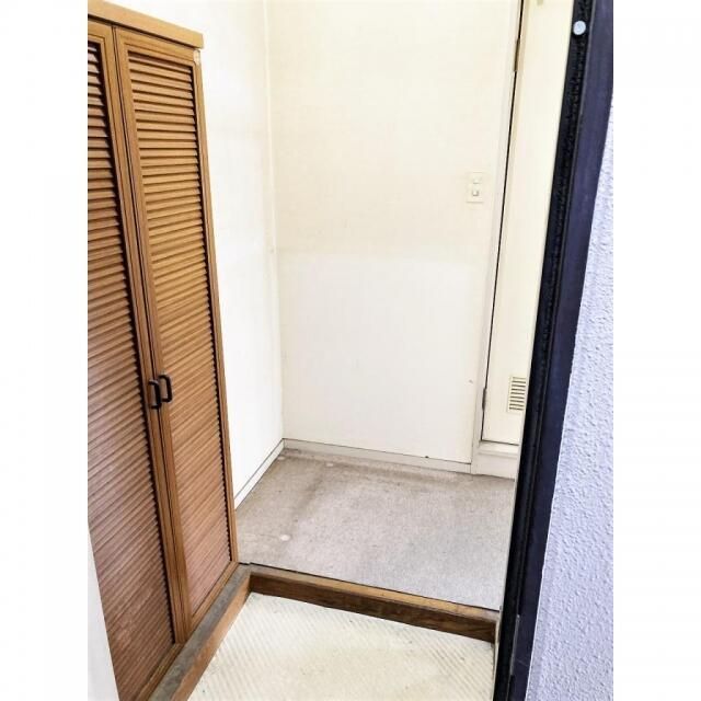 玄関　※全て別号室のお写真。内装等参考にしてください。