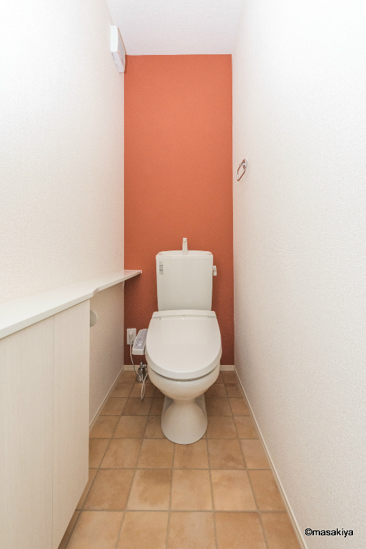 トイレ　トイレ　ウォシュレット付き。