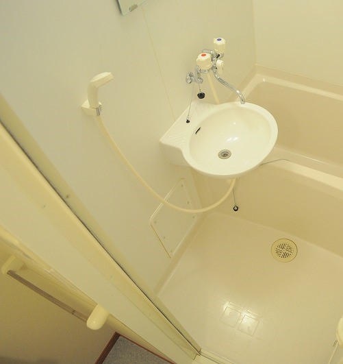 洗面設備　写真は別号室のものです。