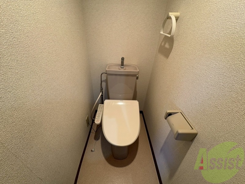 トイレ　こちらはトイレになります。ウォシュレット機能付です。
