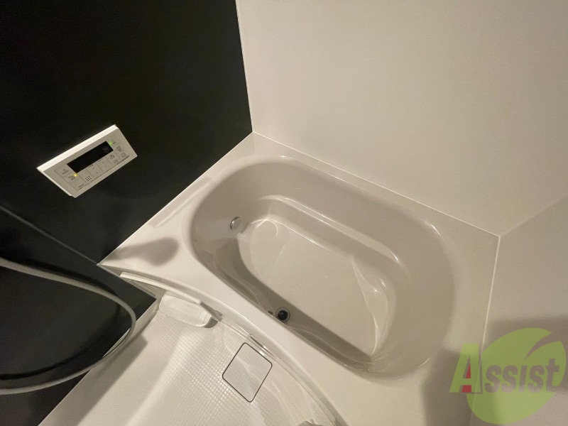 バス・シャワールーム　浴槽付きのお風呂です。ここで一日の疲れを癒しましょう。