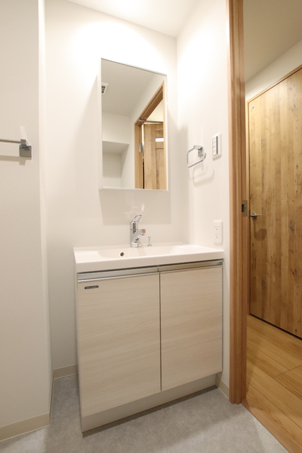 洗面設備　★身支度に便利な独立洗面化粧台★