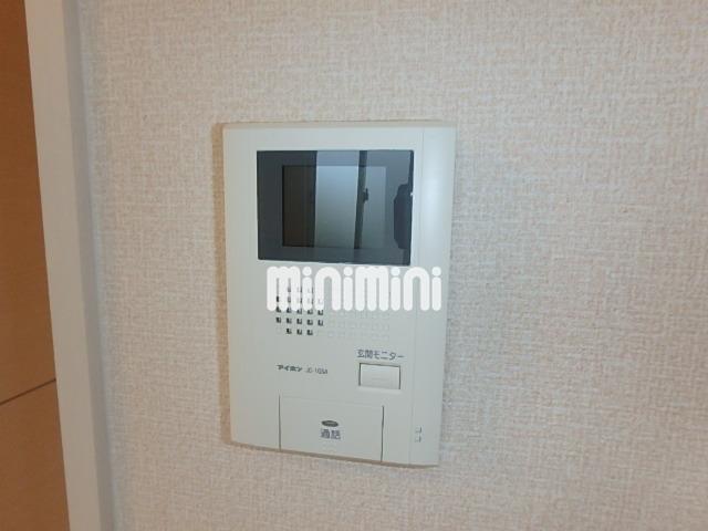 セキュリティ　急な来客でも顔が見える、モニター付きインターホンです。