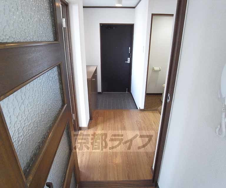その他部屋・スペース　リビングから撮影した廊下です。