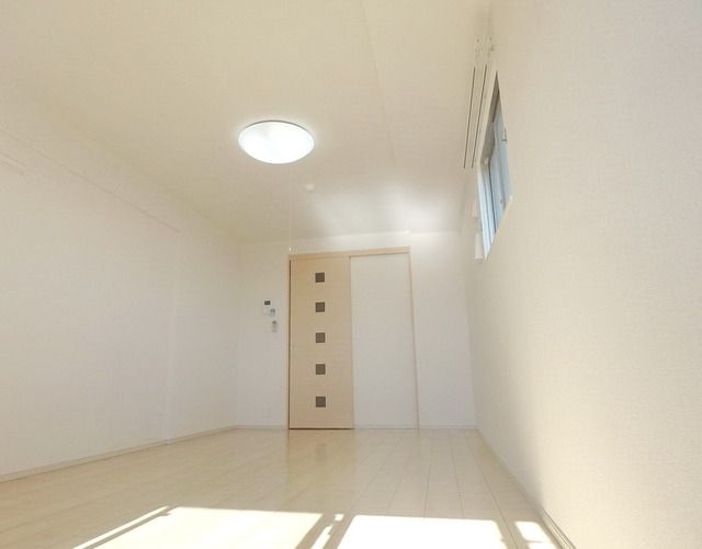 その他部屋・スペース　★広々とした９．９帖洋室★