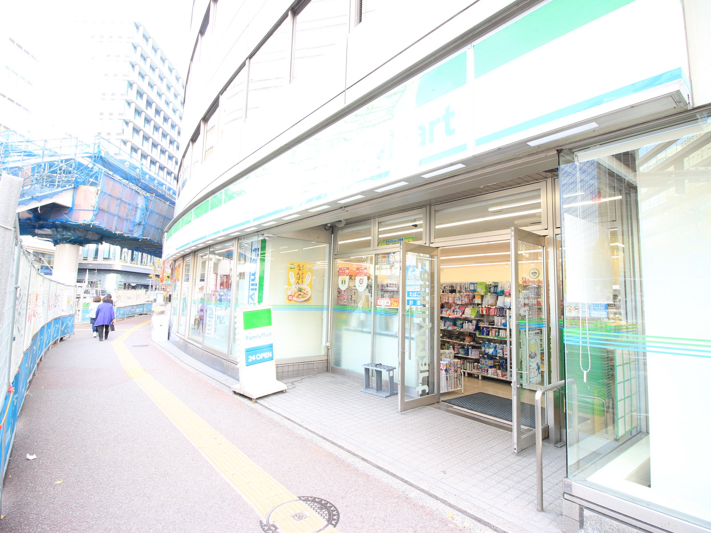 コンビニ　ファミリーマート博多駅前住吉通店（コンビニ）まで197m