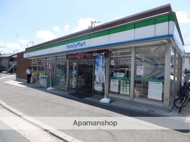コンビニ　ファミリーマート（コンビニ）まで566m