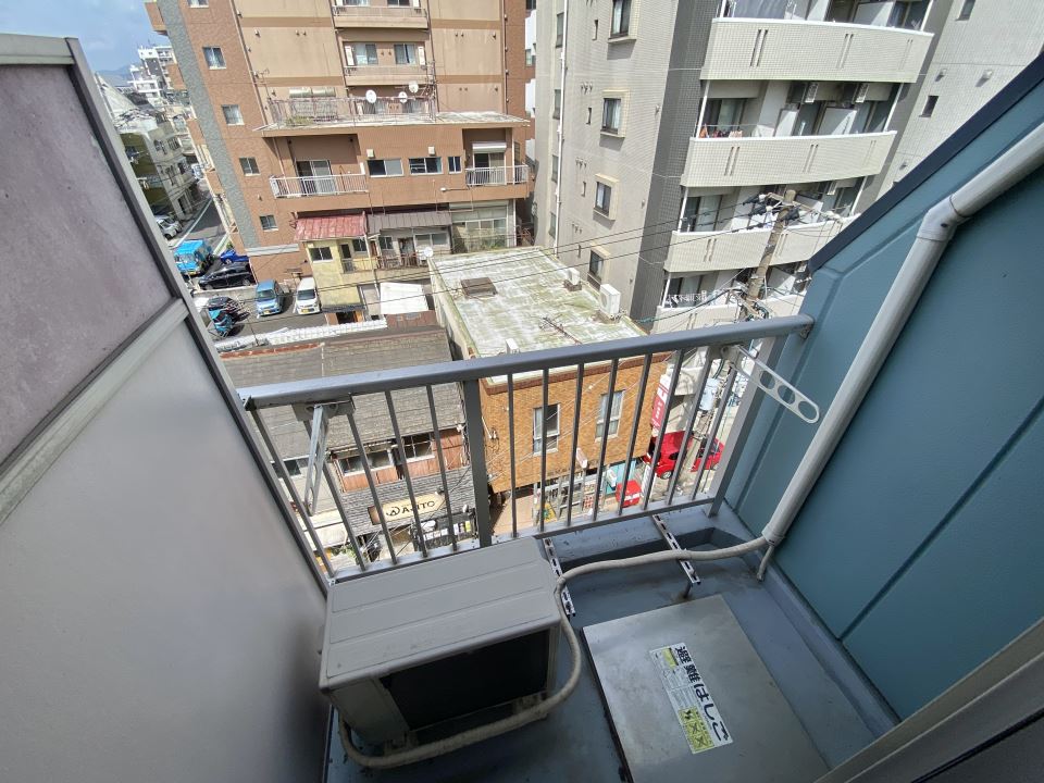 バルコニー　遮蔽物がないので明るいお部屋です