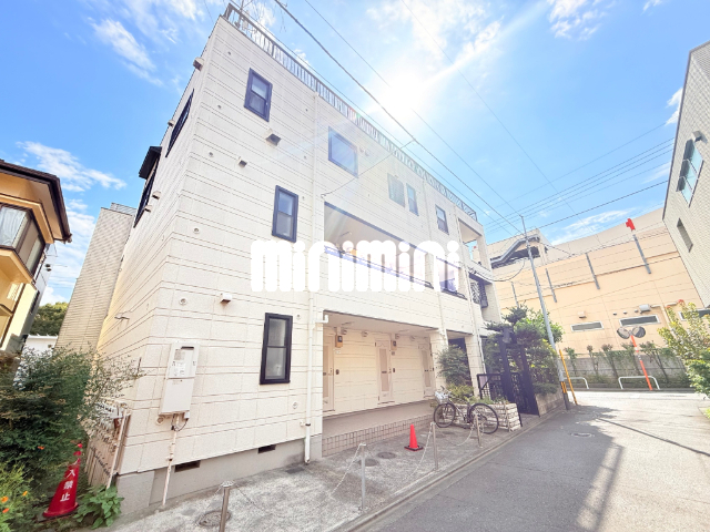 建物外観　近隣に商業施設があり、便利です