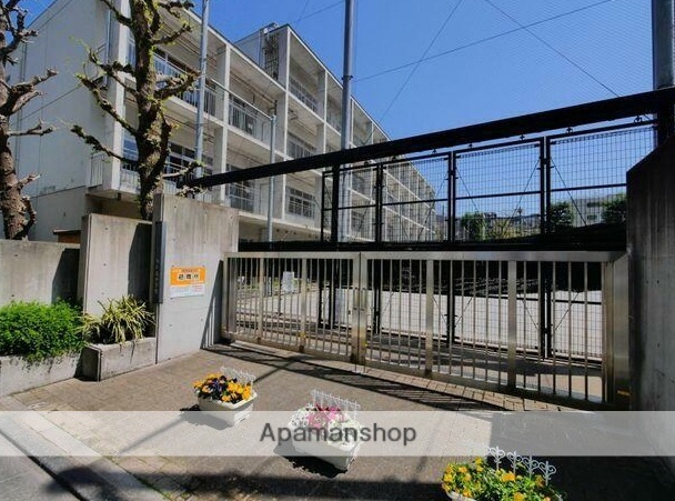 中学校　新宿区立西新宿中学校（中学校）まで291m