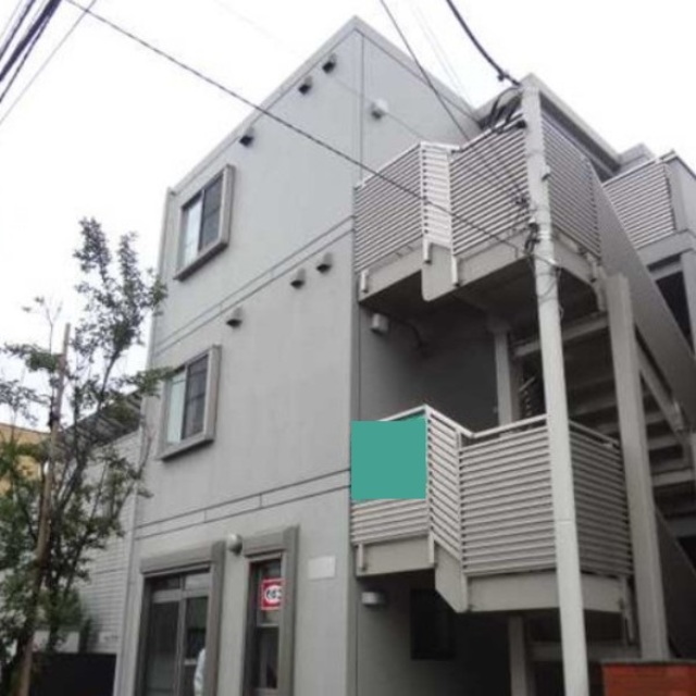 建物外観　３階建ての賃貸マンション