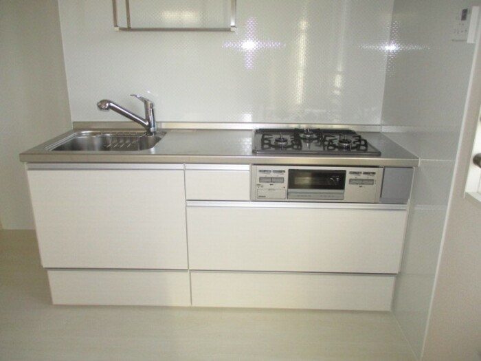 キッチン　※同物件他部屋の写真です