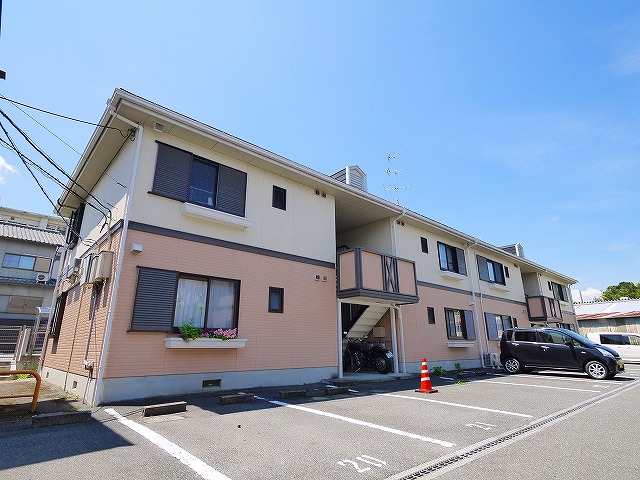 建物外観　落ち着いた雰囲気の外観です
