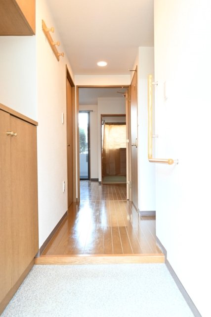 玄関　別部屋の写真です